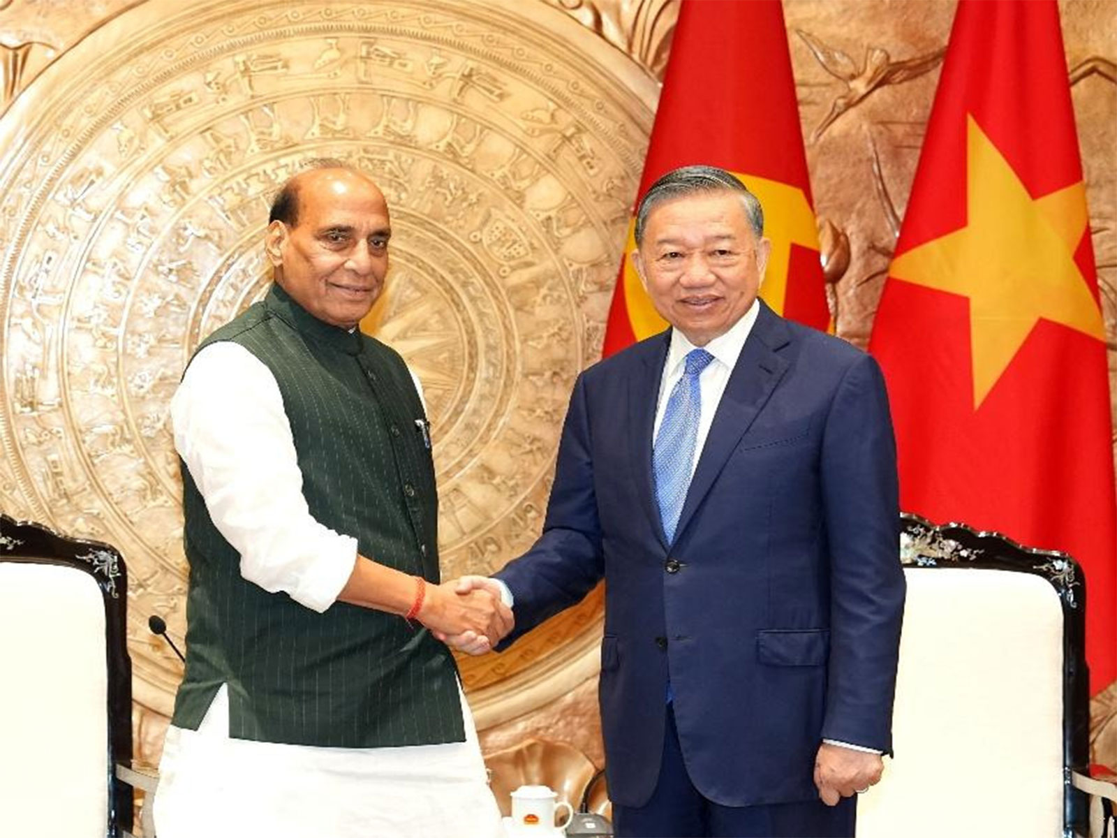  Union Defence Minister Rajnath Singh with General Secretary and President of Vietnam, To Lam, Hanoi (Photo/PIB)