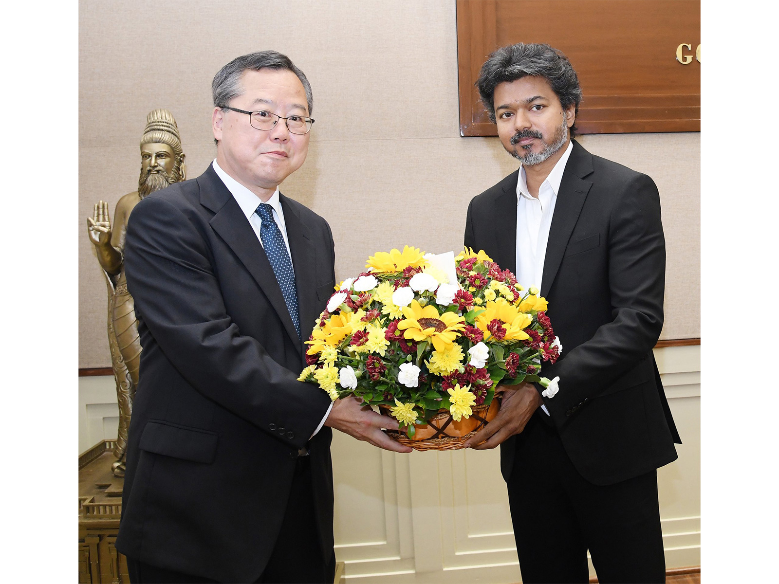 Katsuhiko Yoshida, Chairman, Minebea Mitsumi (L) and C. Joseph Vijay,  Chief Minister, Tamil Nadu (R) (Photo/X@CMOTamilnadu)
