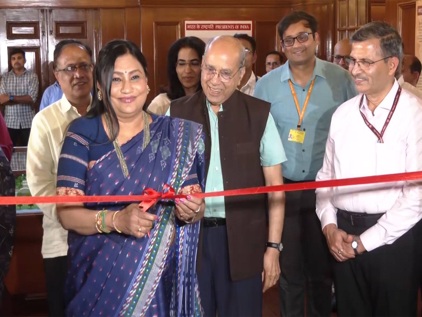 Former Prime Minister HD Deve Gowda's daughter-in-law Sowmya Ramesh inaugurates the exhibition (Photo/ANI)