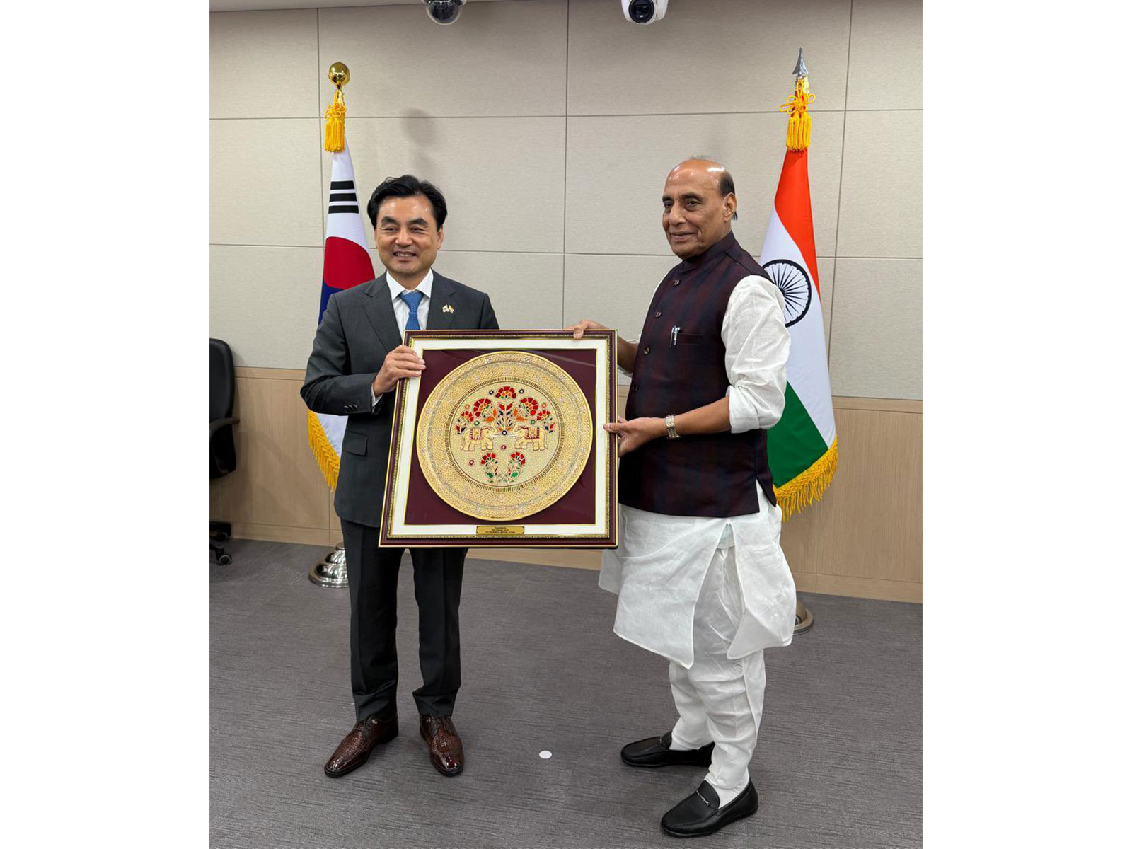 Defence Minister Rajnath Singh and South Korean Defence Minister Ahn Gyu-back, Seoul (Photo/X/@rajnathsingh)