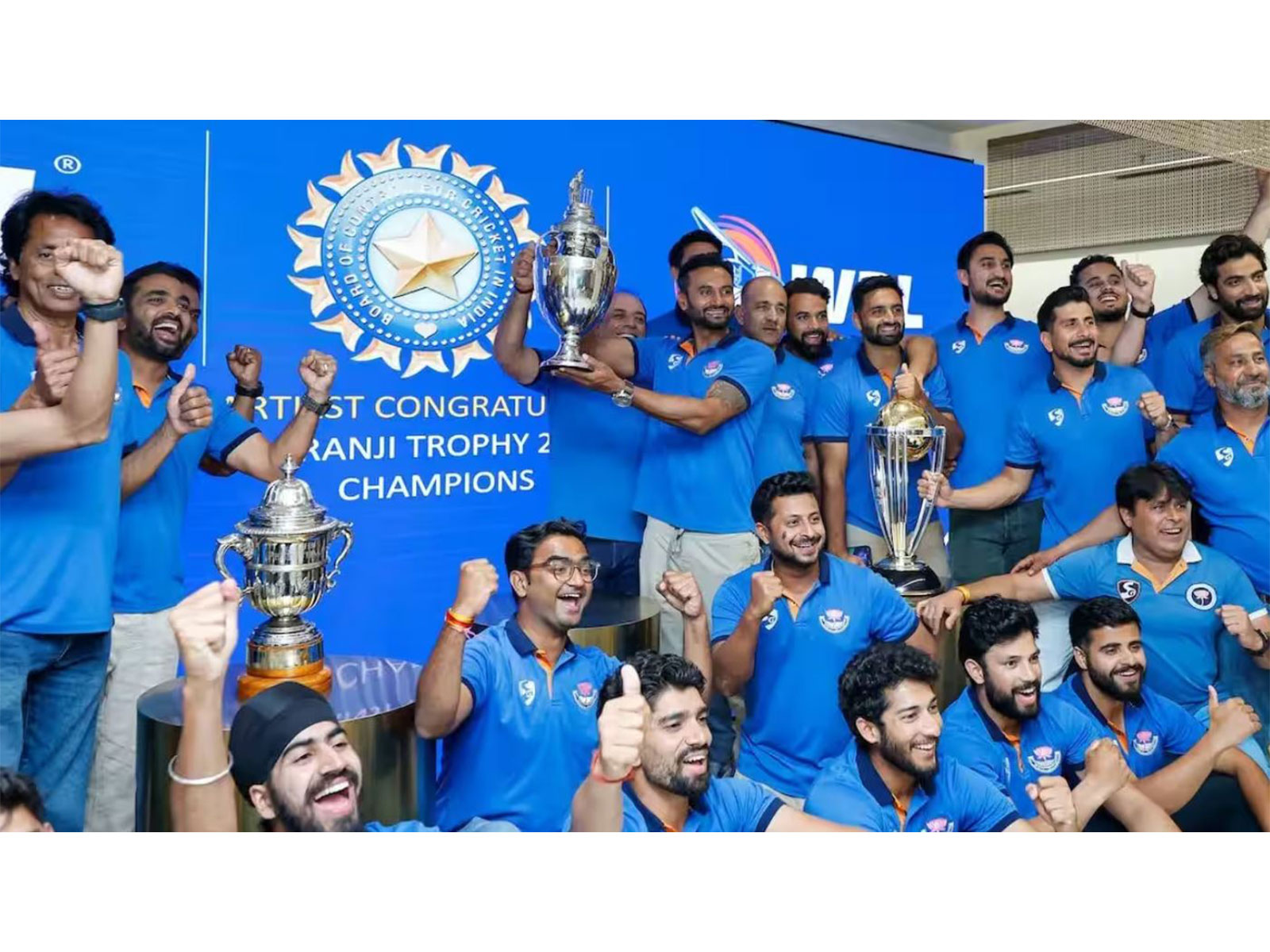 Jammu and Kashmir team with the Ranji Trophy title. (Photo: BCCI)