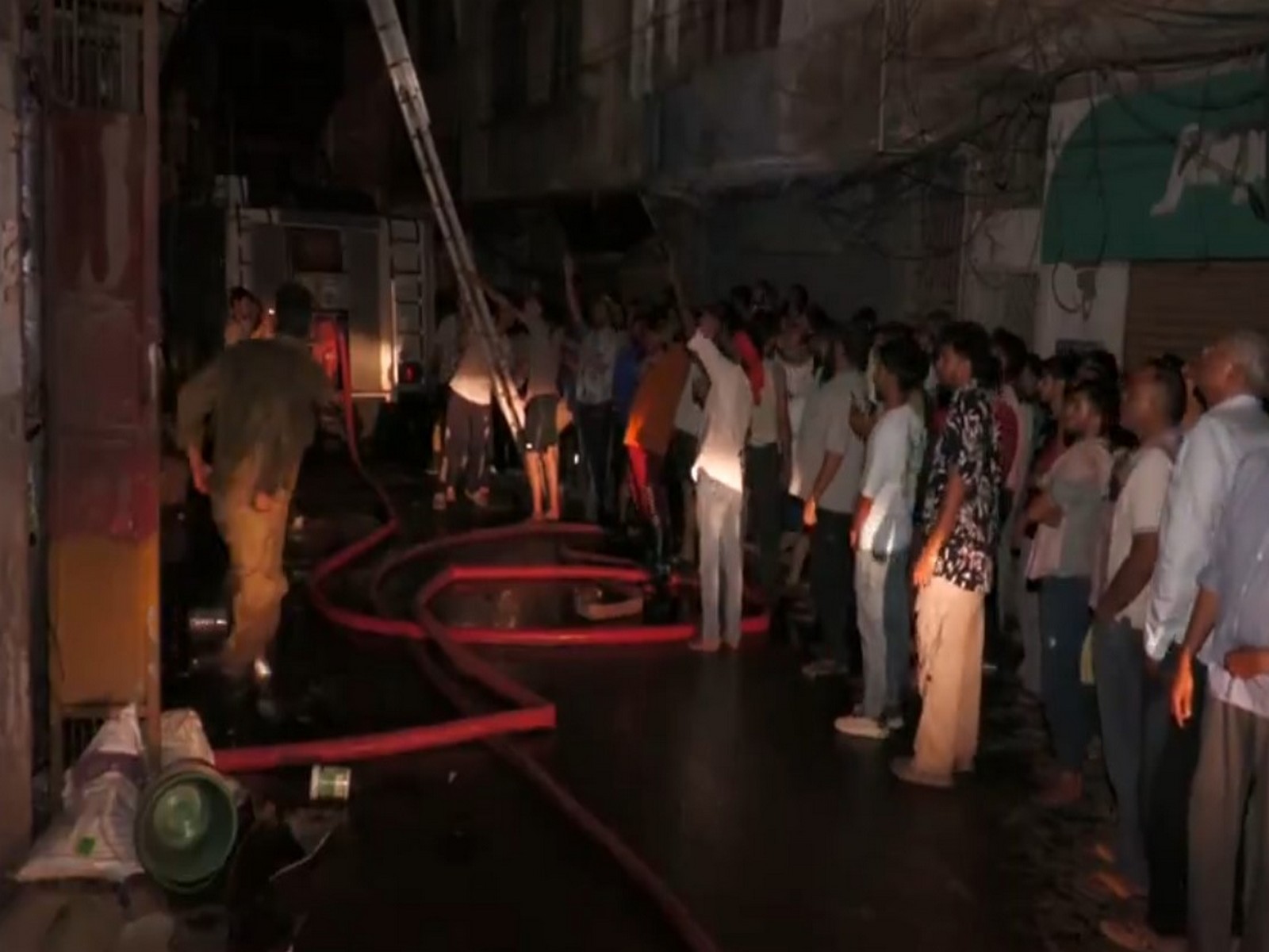 Massive fire breaks out in hardware store in Udhampur's Chabutra Bazar (Photo/ANI)