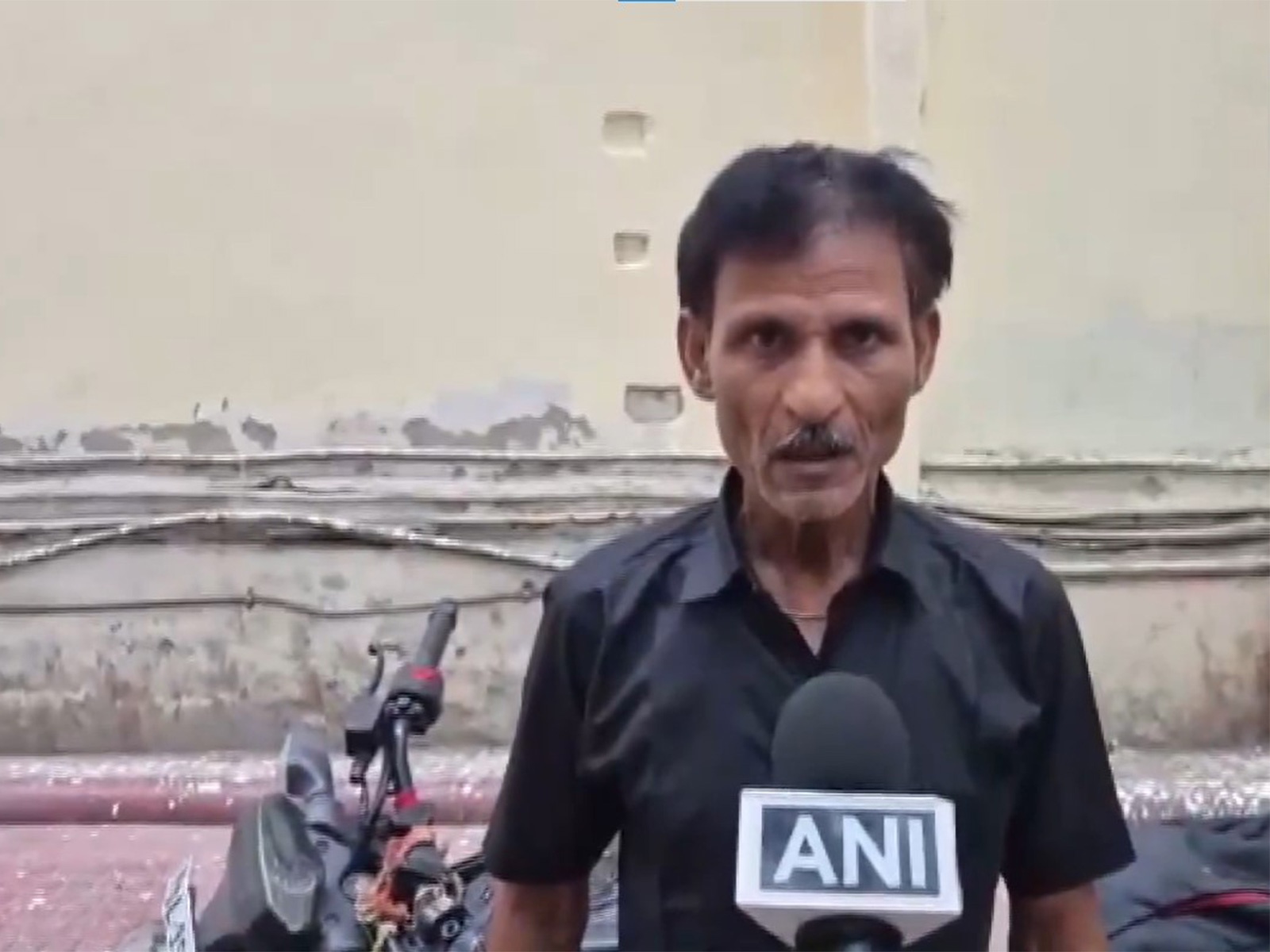 Victim's father, Suresh (Photo/ANI)