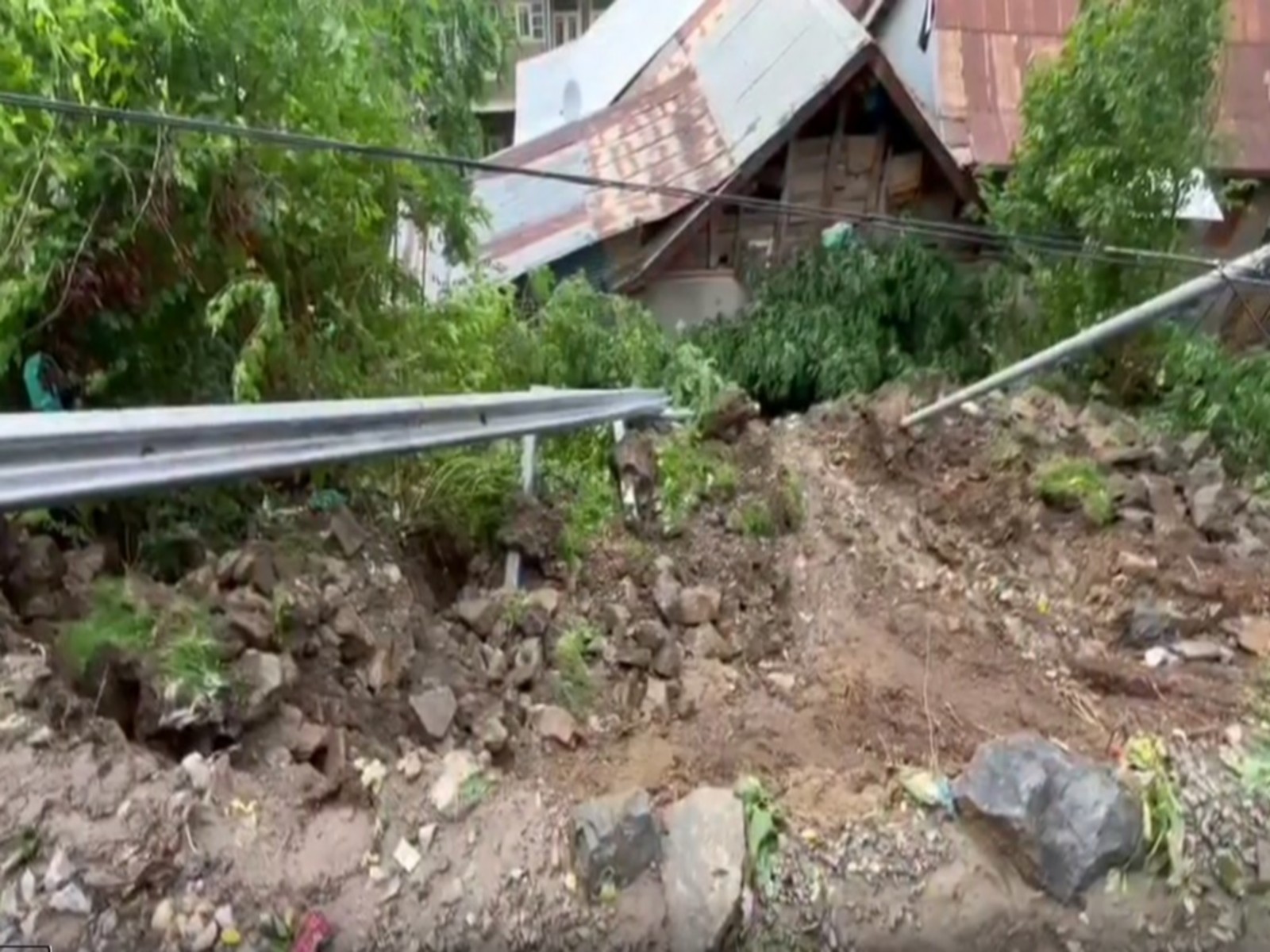 Mud, rainwater enter nearby houses along Srinagar-Bandipora road (Photo/ANI) 