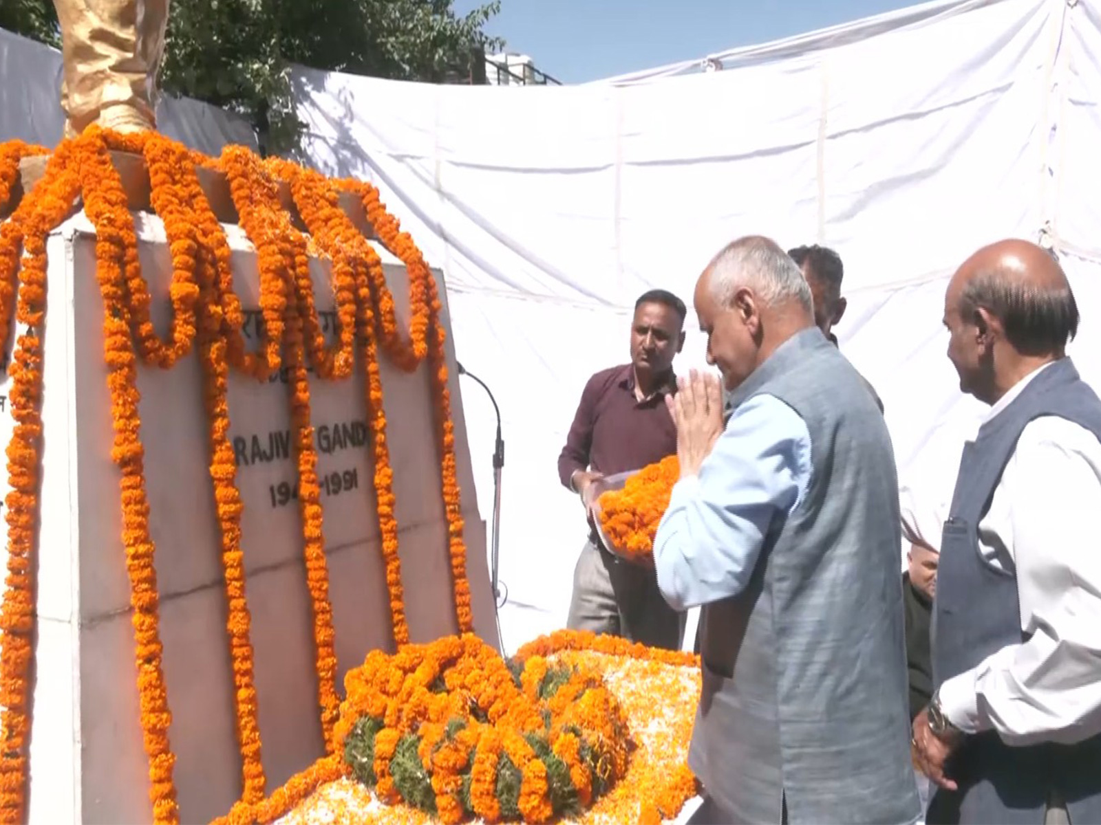 Congress pays tribute to Rajiv Gandhi on his death anniversary in Himachal Pradesh (Photo/ANI)