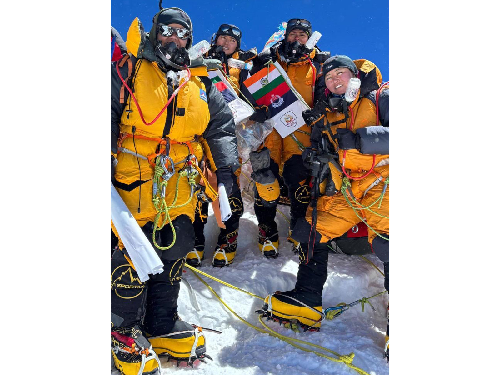 BSF women team climb Mount Everest peak at 8 am (Photo/X/@BSF_India)