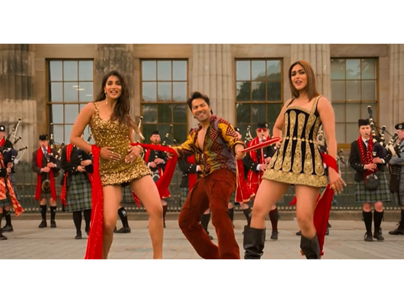 Pooja Hegde, Varun Dhawan, Mrunal Thakur in a still from 'Hai Jawani Toh Ishq Hona Hai' trailer (Photo/Instagram/@varundvn)