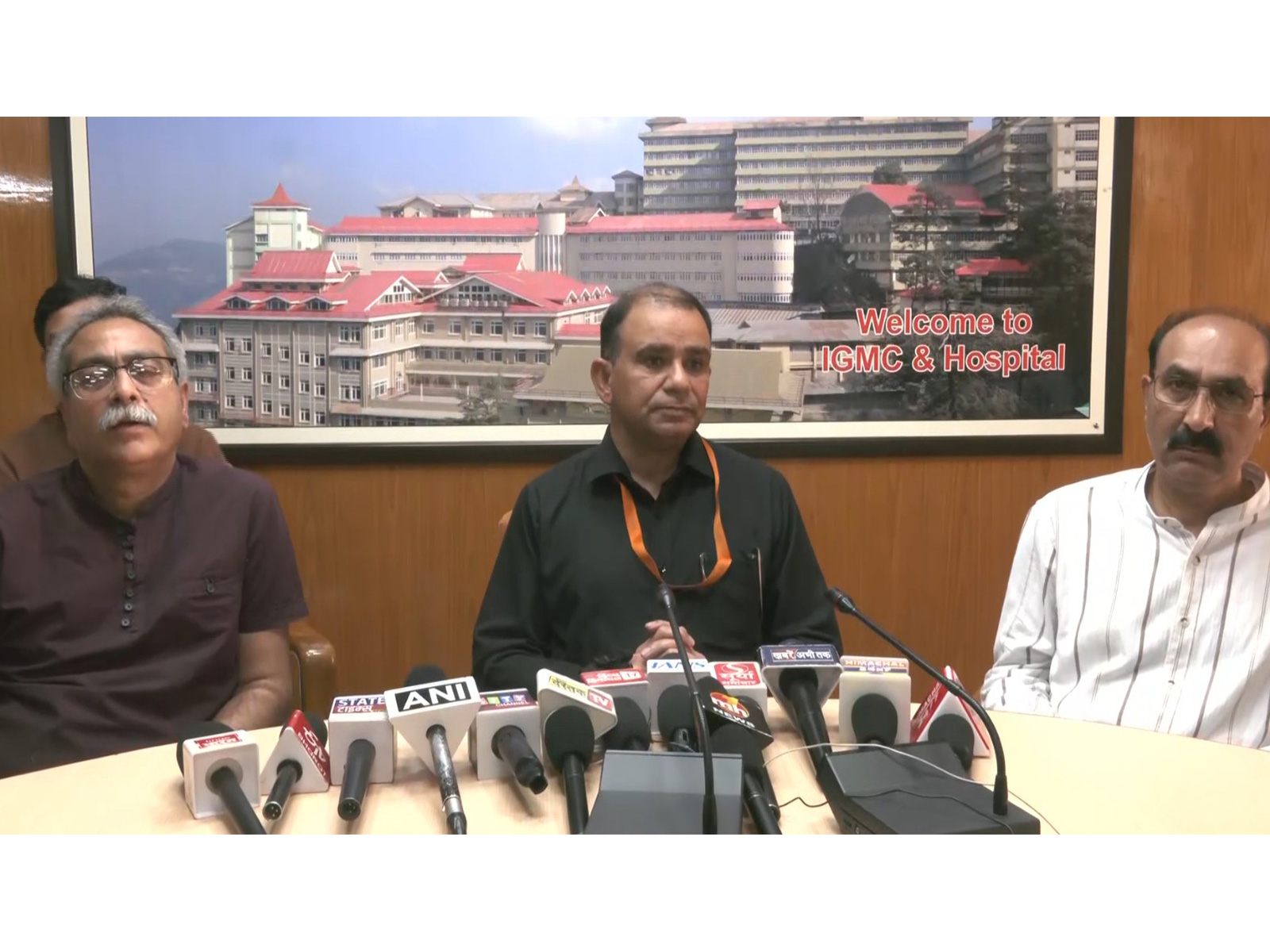 Team of doctors addressing media on Himachal Pradesh's first robotic surgery (Photo/ANI)
