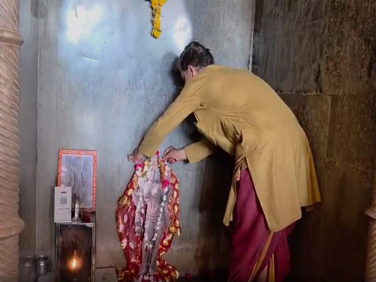 Devotees offer prayers at Bhojshala Complex (Photo/ANI)