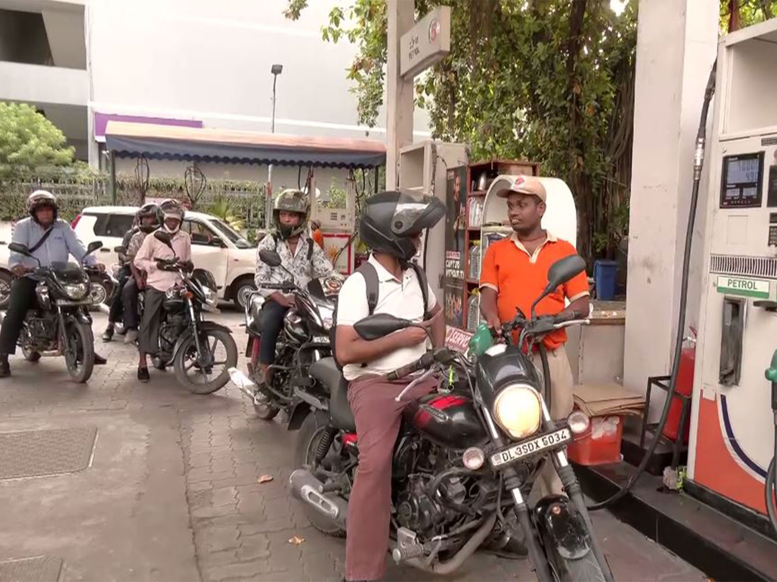 Visual from petrol pump in Delhi (Photo/ANI)