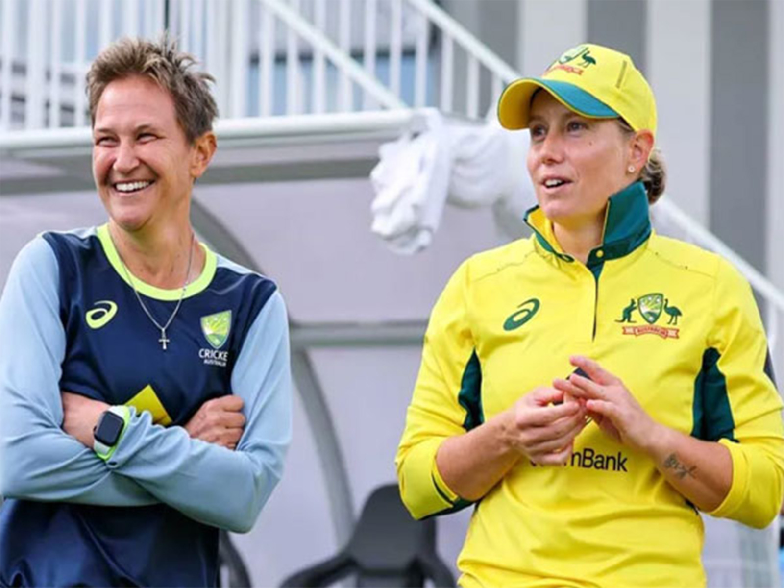 Australia women head coach Shelley Nitschke (L) with Alyssa Healy. (Photo: cricket.com.au)