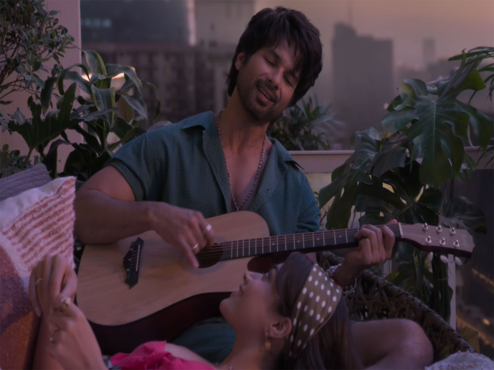 A still from 'Tujhko' (Photo/Instagram/@shahidkapoor)