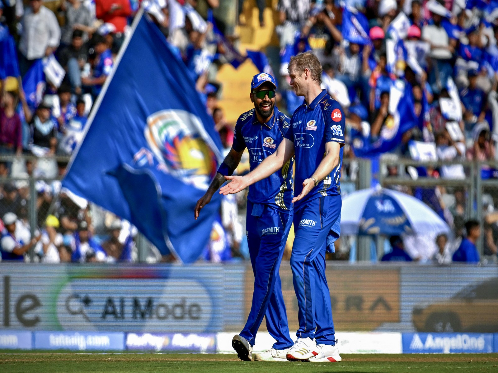MI skipper Hardik Pandya (L) with Corbin Bosch (Photo/ANI)
