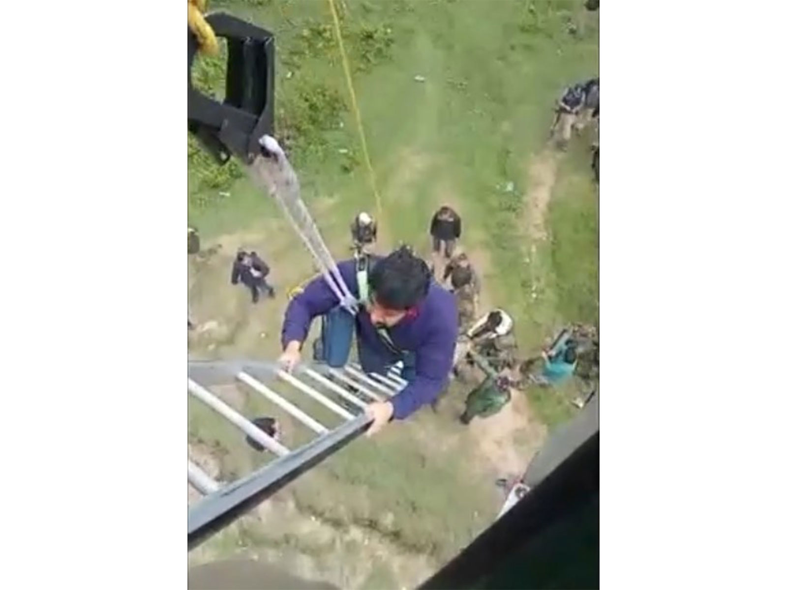Gulmarg's gondola service halted due to technical snag, rescue op underway (Photo/Fire Service)