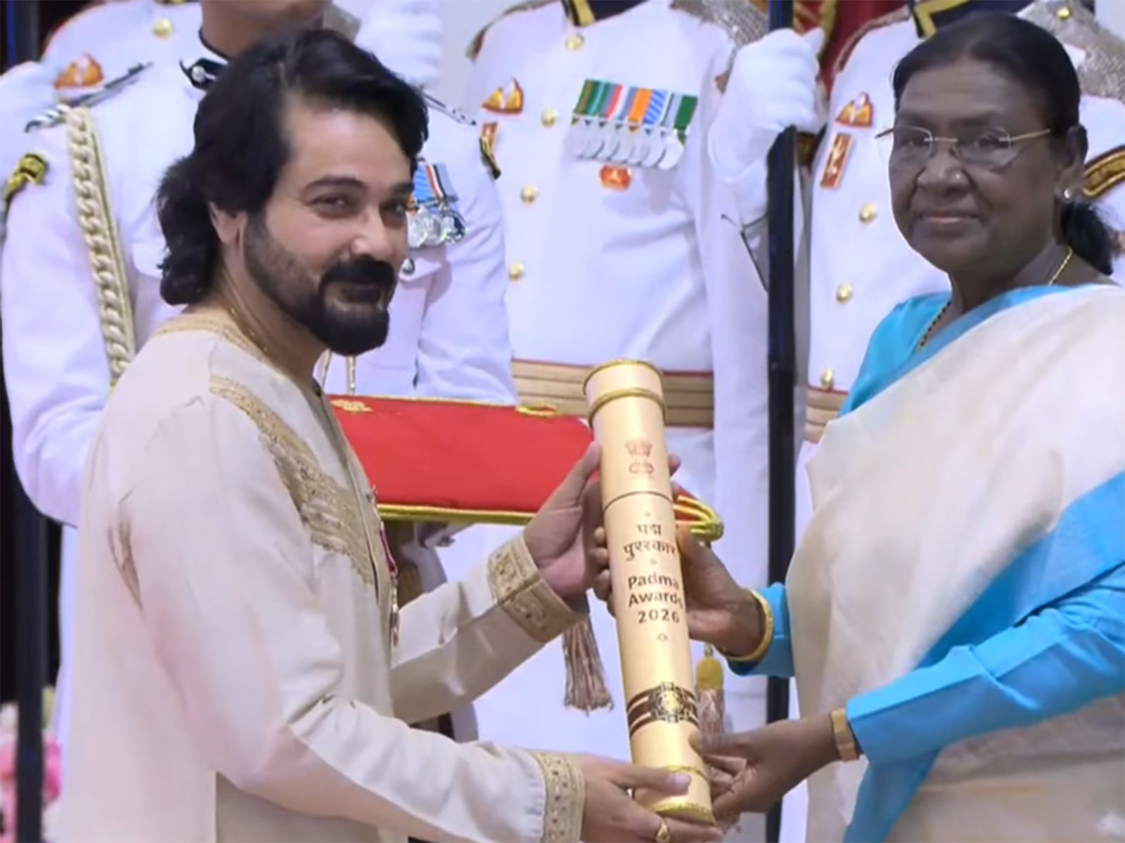 Prosenjit Chatterjee receives Padma Shri (Photo/DD News)
