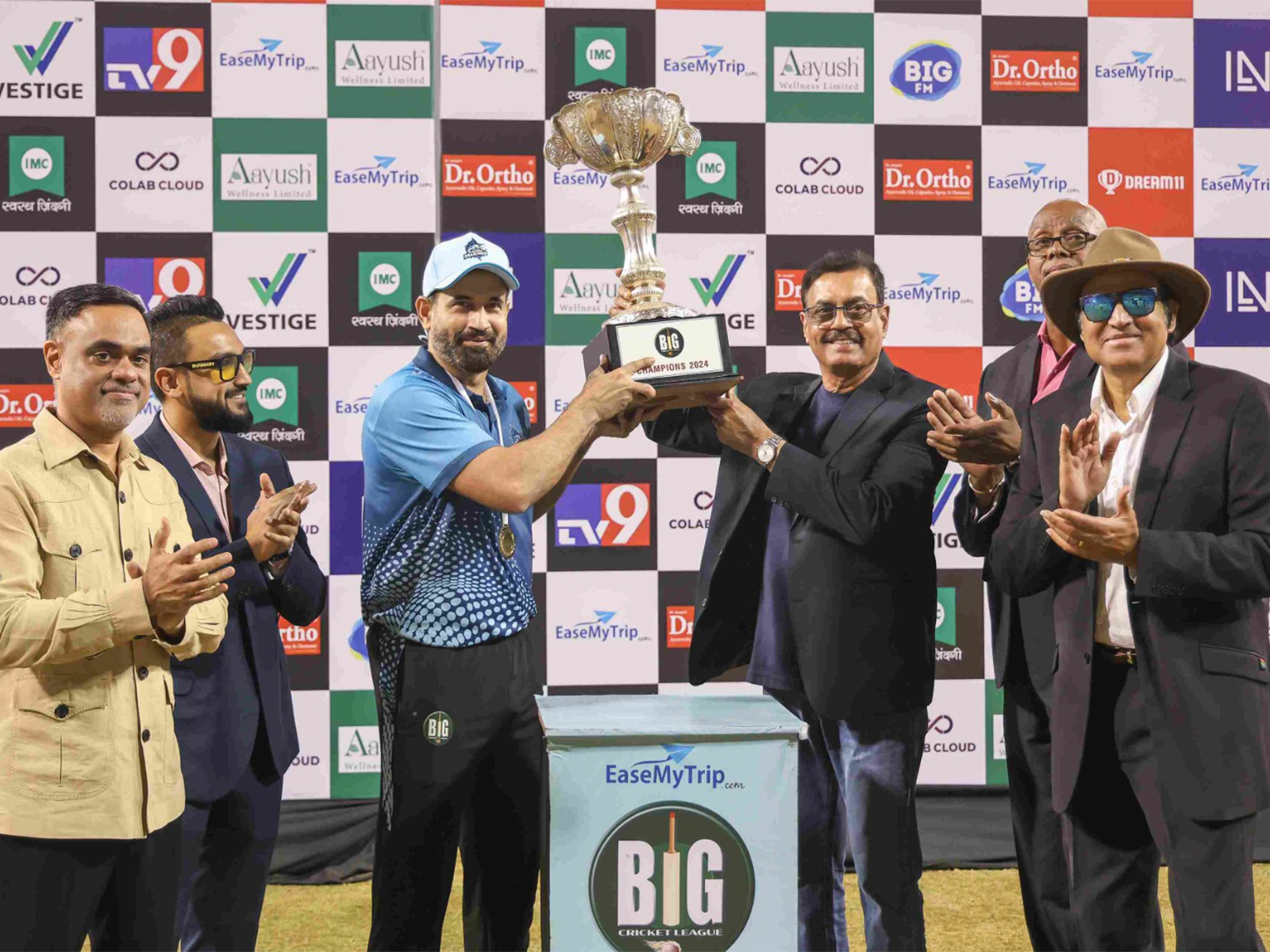 Irfan Pathan with BCL season 1 trophy. (Photo: BCL)
