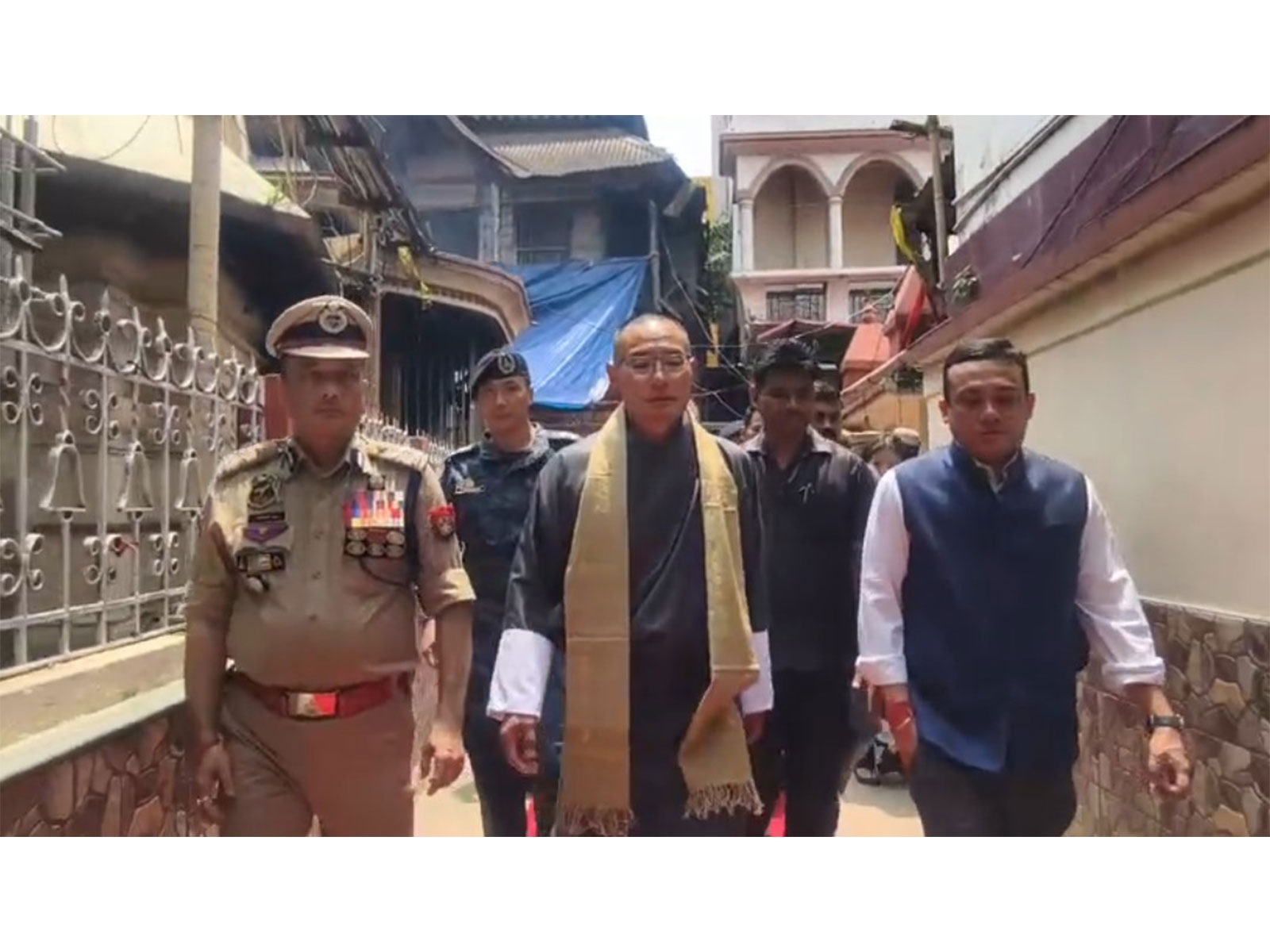 Bhutanese Prime Minister Tshering Tobgay offers prayers at Maa Kamakhya Temple (Photo/ANI)