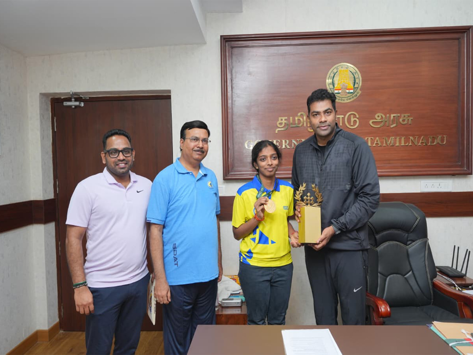 TN Sports Minister Aadhav Arjuna (extreme right) and R Vaishali (third from left) (Photo: Tamil Nadu Sports Ministry)