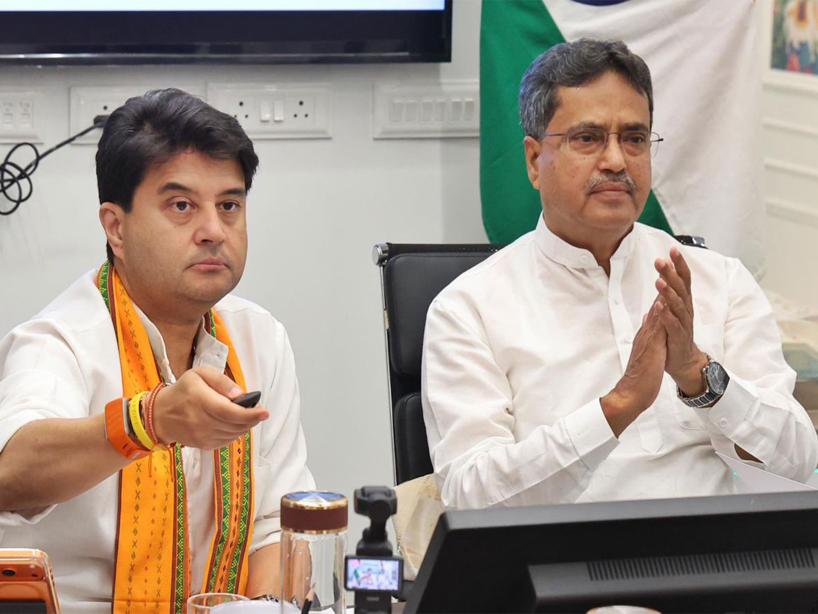 Union Minister Jyotiraditya Scindia (L) and Chief Minister of Tripura Manik Saha (R) (Photo/ANI)