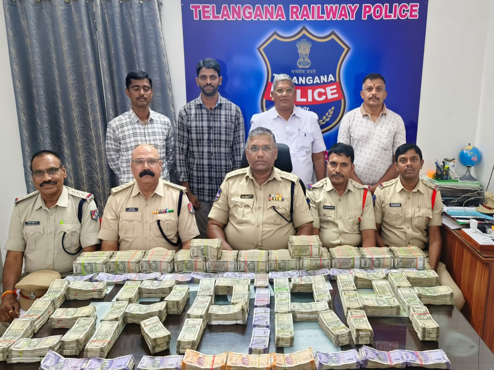 Rs 1.22 crore hawala money seized from train passenger  (Photo/ANI)