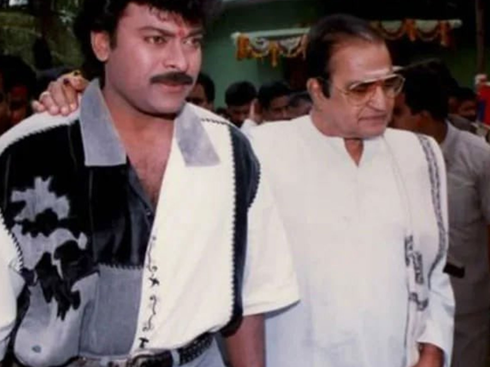 Chiranjeevi and late Nandamuri Taraka Rama Rao (Photo/X/@KChiruTweets)