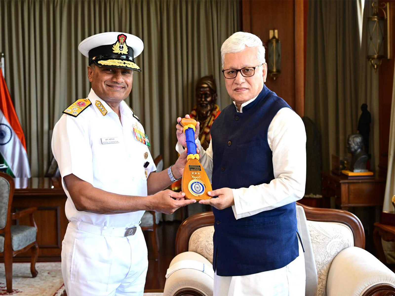 Vice Admiral Krishna Swaminathan pays a farewell call on Maharashtra Governor Jishnu Dev Varma at Lok Bhavan in Mumbai (Photo/Maharashtra Lok Bhavan)