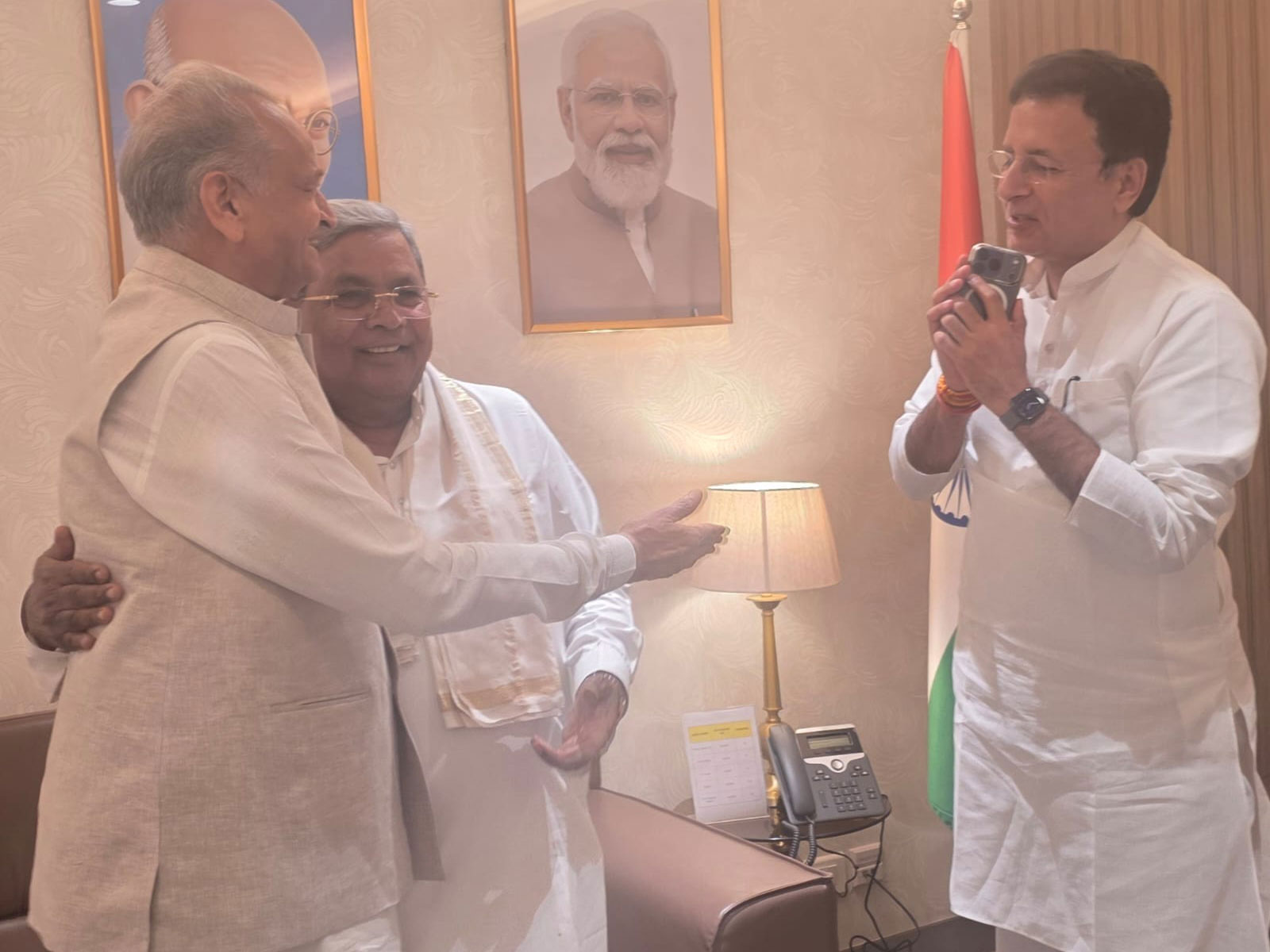 Ashok Gehlot meets Karnataka CM Siddaramaiah (Photo/@siddaramaiah/X)
