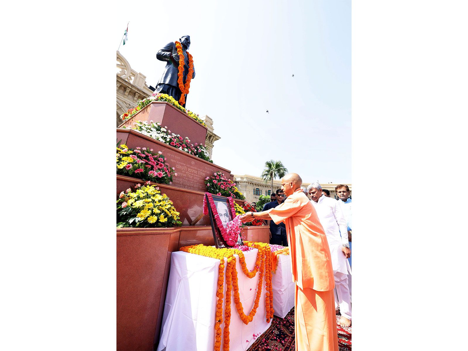 Uttar Pradesh CM Yogi Adityanath paying floral tribute to Chaudhary Charan Singh (Photo/X/ @myogiadityanath)