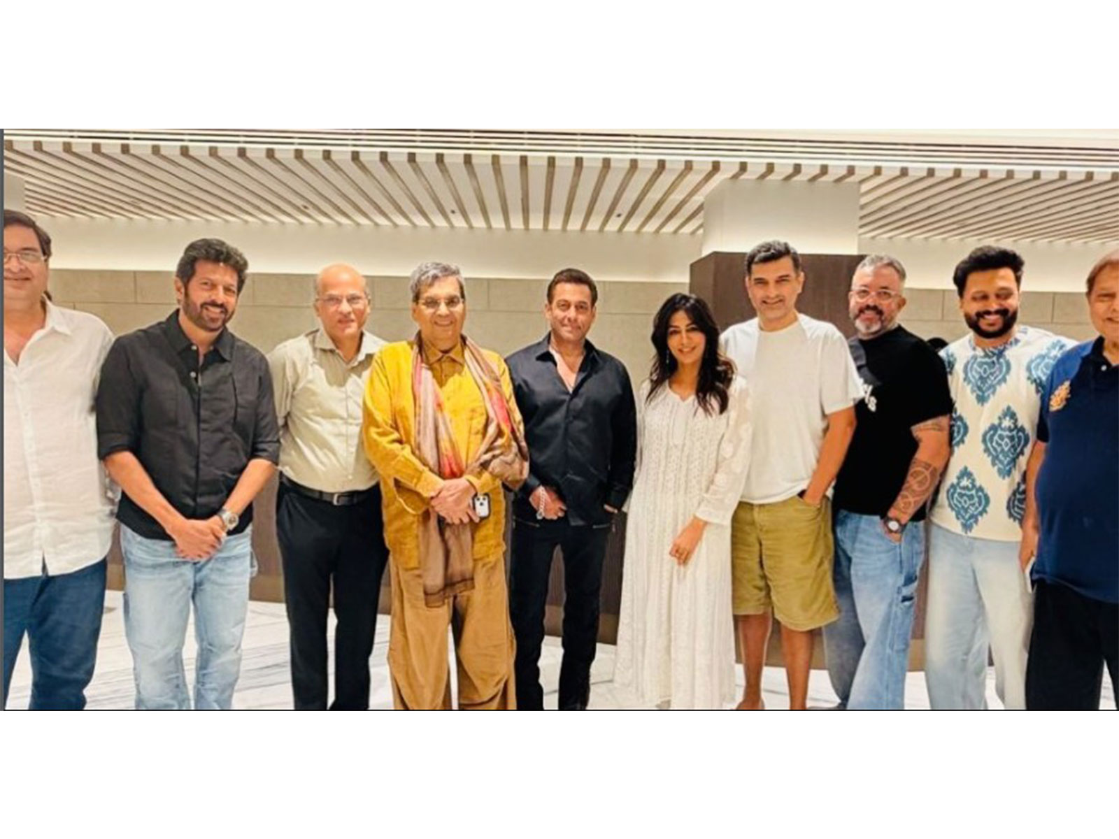 Salman hosts 'Maatrubhumi' screening (Photo/ Instagram/ subhashghai1)
