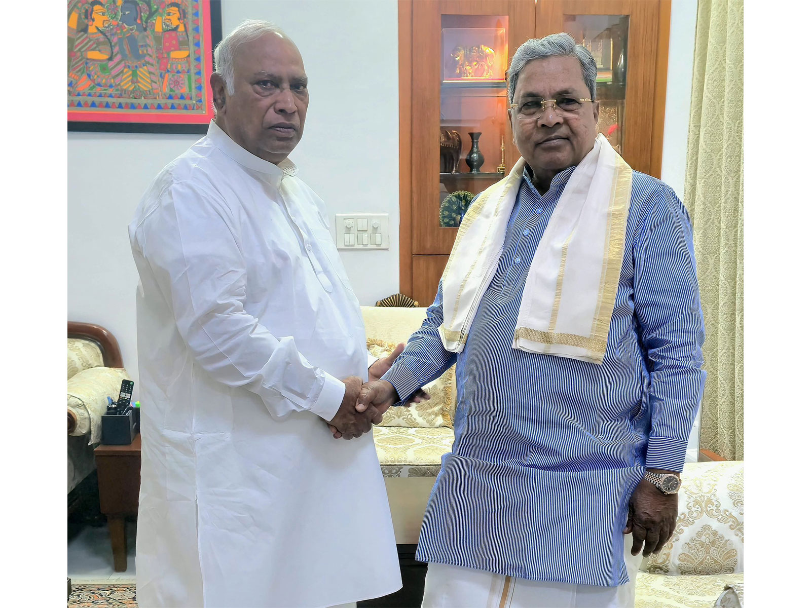 Mallikarjun Kharge and Siddaramaiah (Photo/@kharge/X)