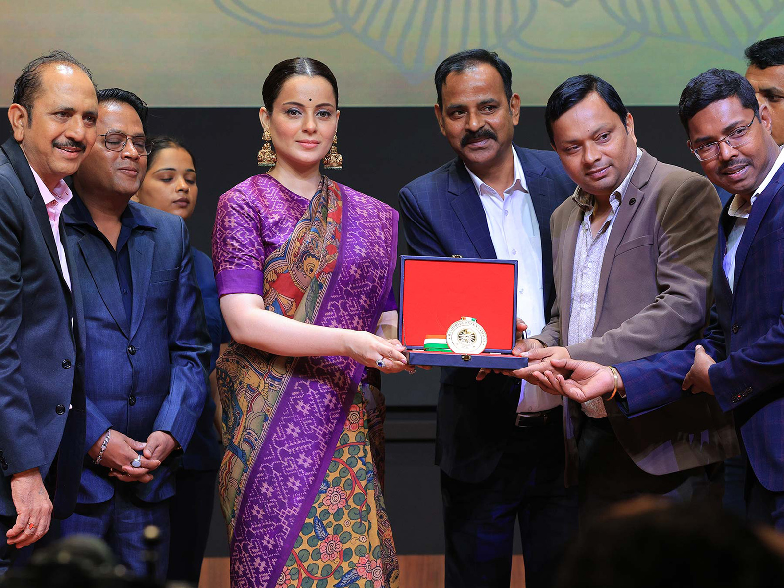 On stage at the Rashtriya Ratna Samman 2026, Atal Kumar Mandal, Founder of Decibel India Logistics Private Limited, along with his team, receives the award for 'The Bengal Supply Chain Distinction for Scalability and Trust' from Ms. Kangana Ranaut.