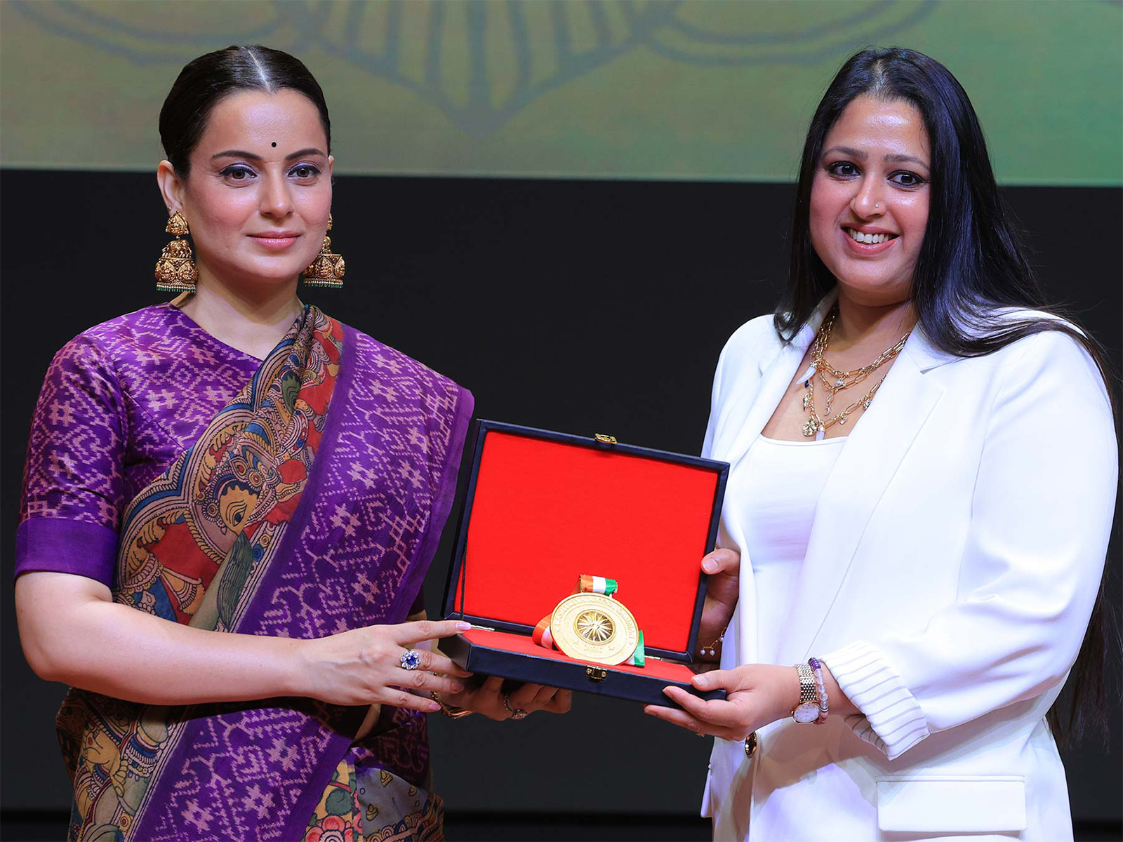 On stage at the Rashtriya Ratna Samman 2026, Anchal Jain Bajaj, Spiritual Psychologist, Energy Alignment Expert, and Founder of Rise Your Light, receives the award for 'Excellence in Psychology and Energy Healing - Delhi NCR' from Ms. Kangana Ranaut.