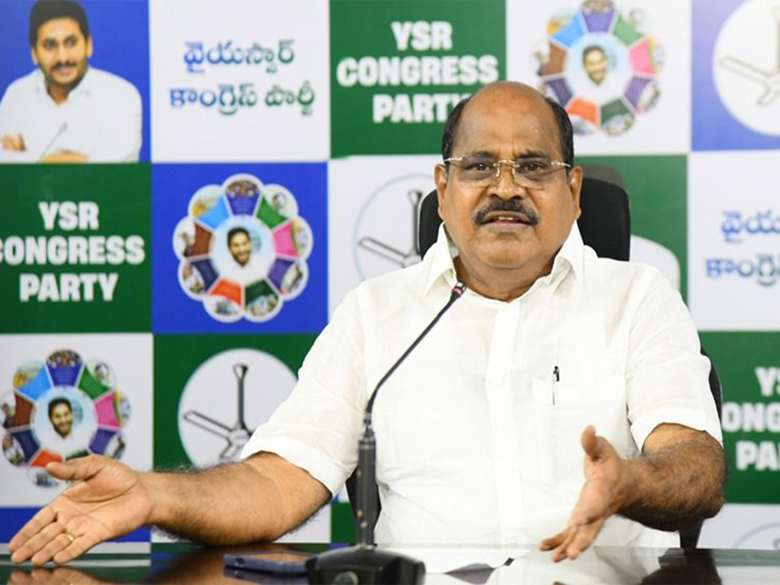 YSRCP State Employees and Pensioners Wing President Nalamaru Chandrasekhar Reddy (Photo/ysrcongress)