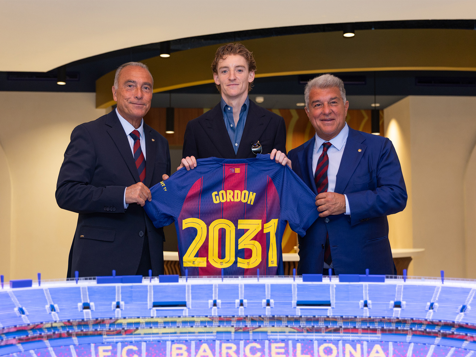 Anthony Gordon is the first signing of the season for Barcelona FC. (Photo: X@FCBarcelona)