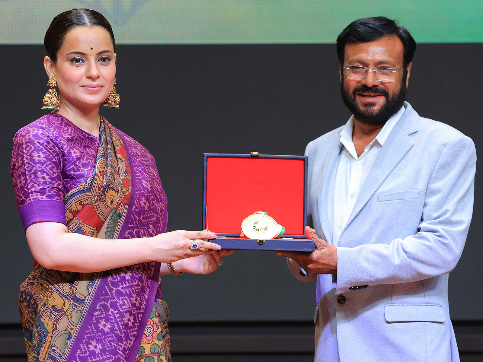 On stage at the Rashtriya Ratna Samman 2026, Mr. Sameer Shah, Owner of Steel Safe Trading Co., receives the award for 'Best Innovative Safety Locker Manufacturer in Gujarat' from Ms. Kangana Ranaut