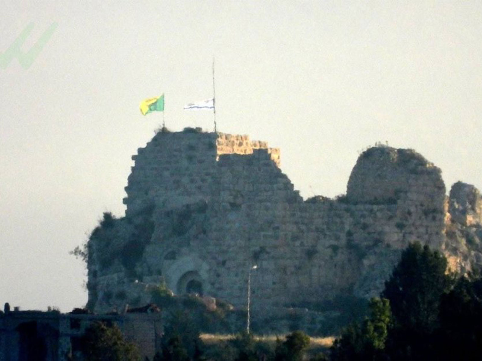 Israeli Defence Minister Katz shares picture of the flag of Israel and the flag of Golani on Beaufort Castle (Photo/X/ @Israel_katz)