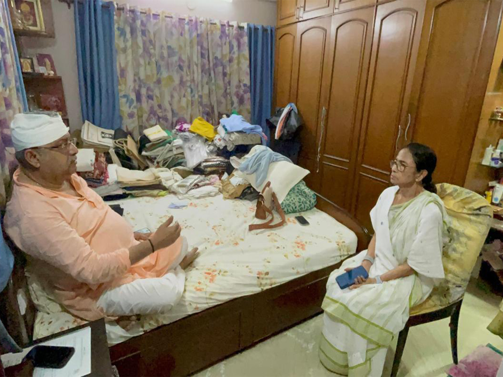 TMC Chairperson Mamata Banerjee meets party MP Kalyan Banerjee (Photo/AITC)