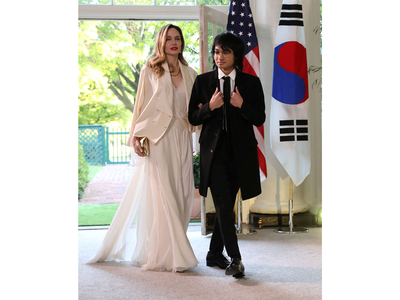 Angelina Jolie with son Maddox (Photo/Reuters)