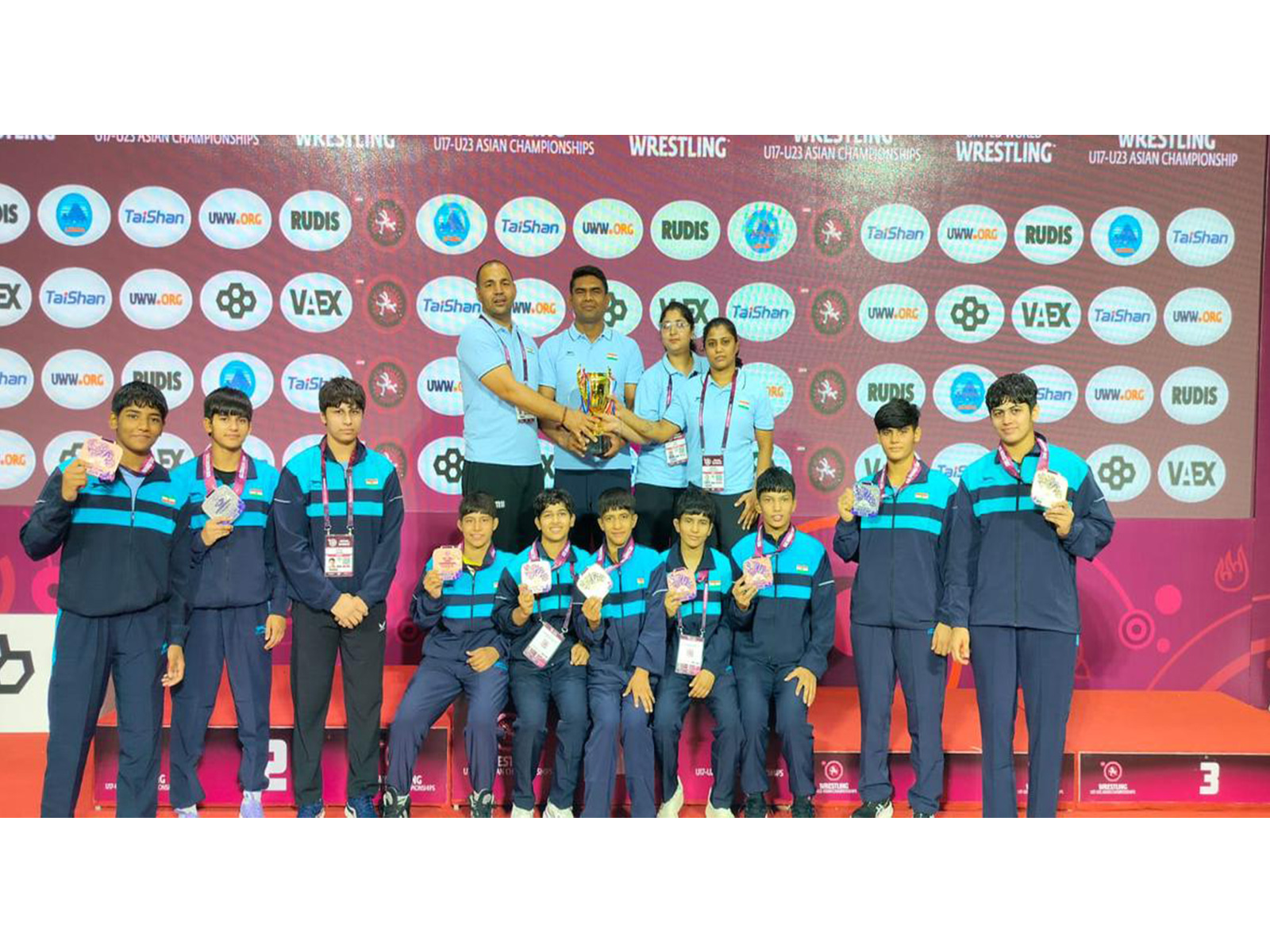 India U17 girls pose with their medals at Asian Wrestling Championship 2026 (Photo: Asian Wrestling Championship)