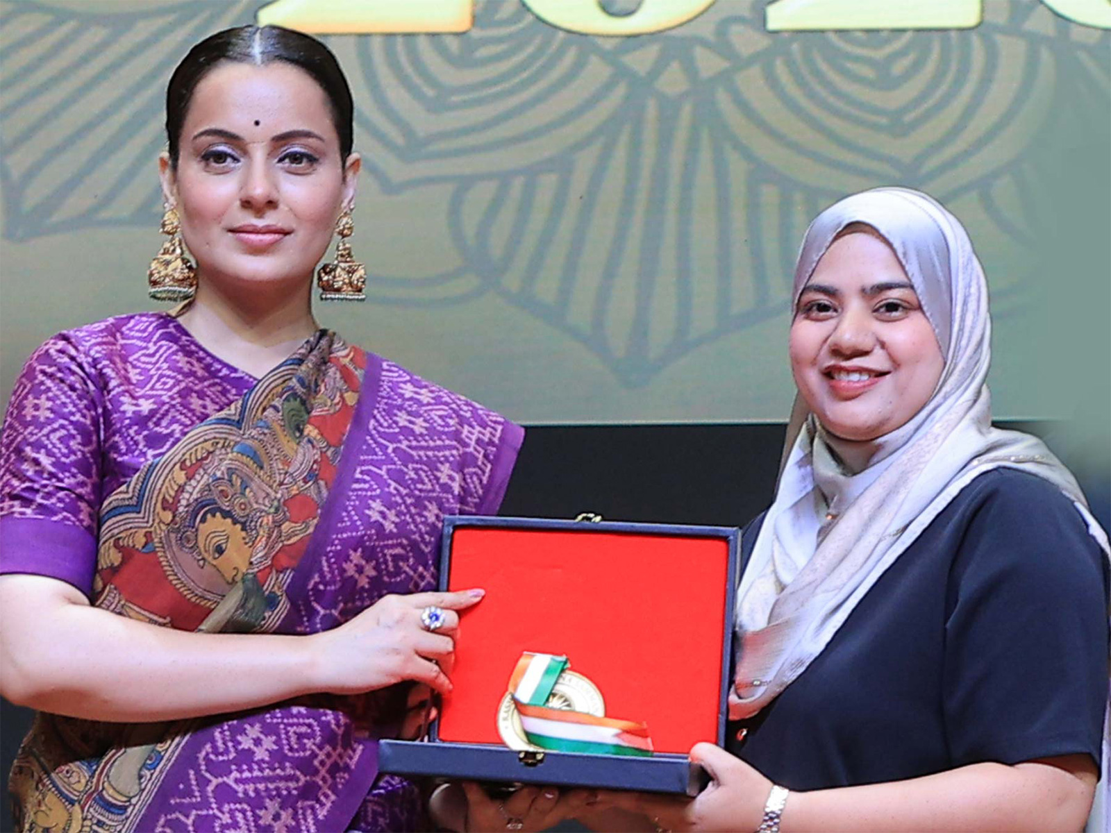 On stage at the Rashtriya Ratna Samman 2026, Bushra Rameez Shaikh, Founder & Chairperson of Nanny's Nest Preschool & Activity Center, receives the award for 'Best Preschool in Maharashtra' from Ms. Kangana Ranaut