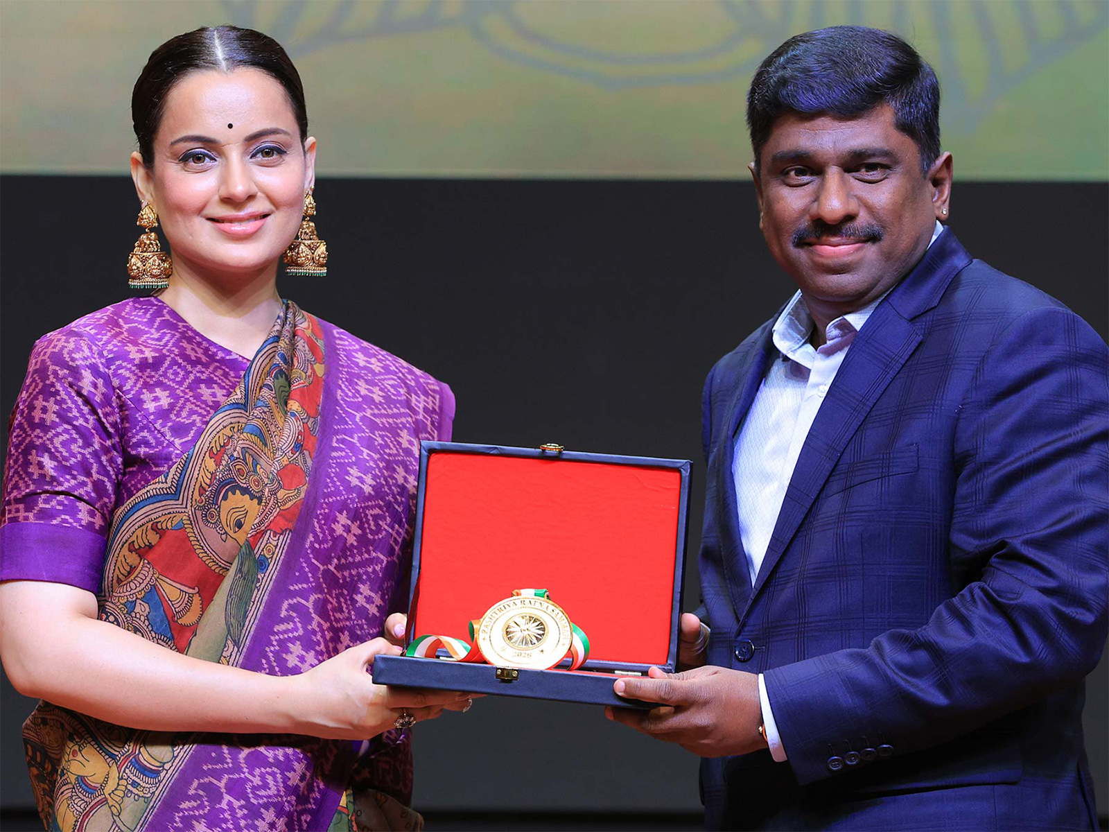 On stage at the Rashtriya Ratna Samman 2026, Mr. Sathesh Murthy, SVP & General Manager of RingCentral Innovation India Pvt. Ltd., receives the award for Technology Innovation Leadership in Cloud Communications from Ms. Kangana Ranaut