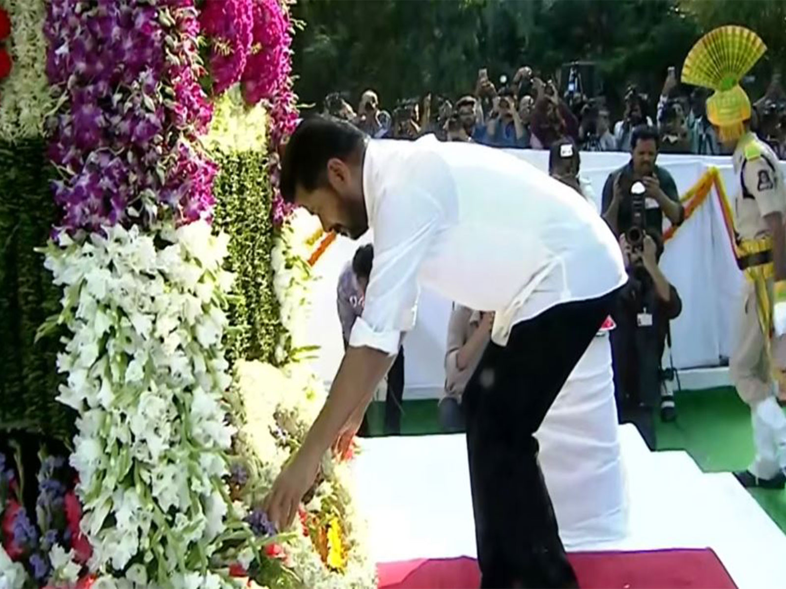 Telangana CM A Revanth Reddy paying floral tributes at the Telangana Martyrs Memorial at Gun Park in Hyderabad on the occasion of Telangana Statehood Day (Photo: I&PR Dept,Telangana)