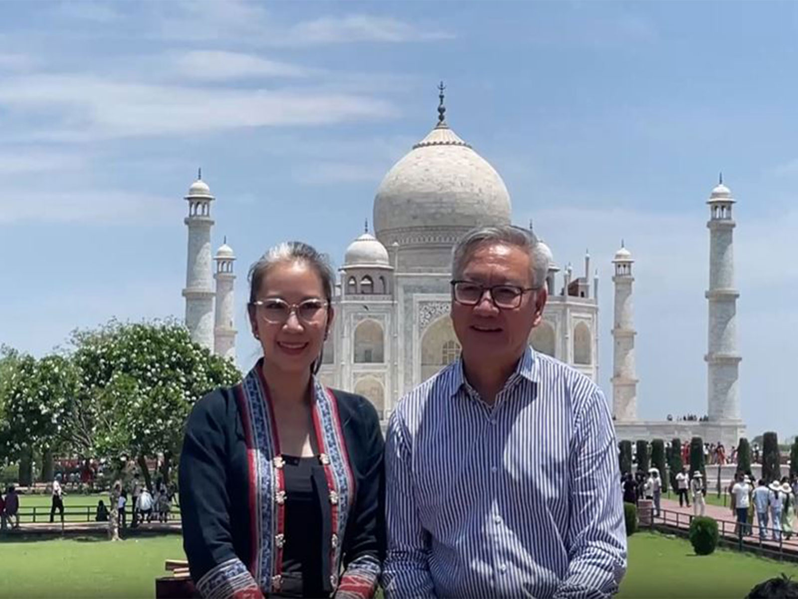 Laos Deputy PM and Foreign Minister Thongsavanh Phomvihane visits Taj Mahal with wife Vadsana Phomvihane (Photo/ANI)