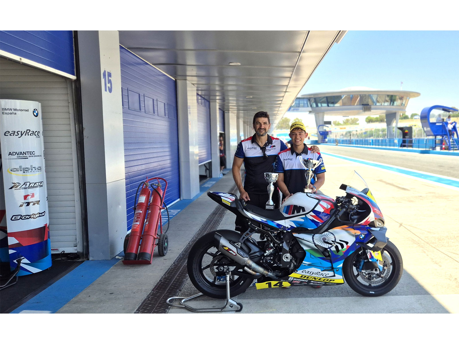 Kavin Quintal (Right) with EasyRace Team boss Eduardo Salvador Vera at Jerez (Image: BMW EasyRace Team)