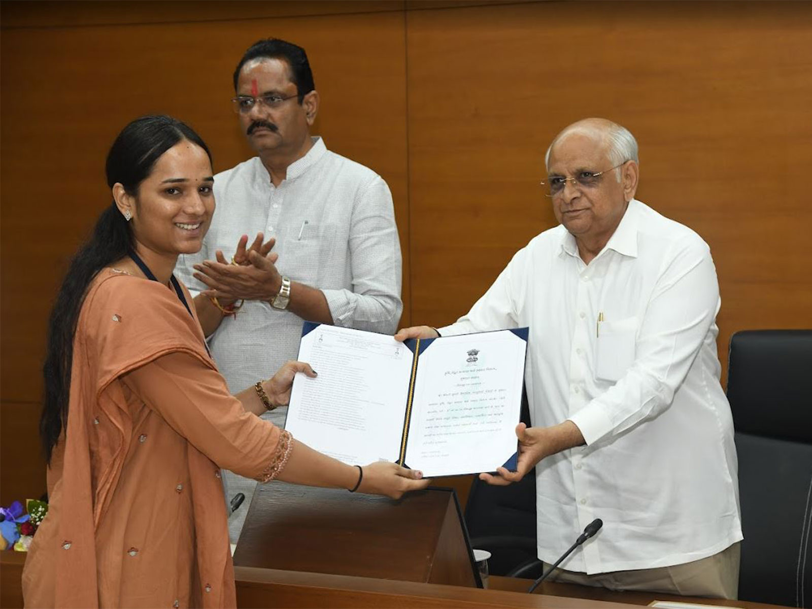 Gujarat CM Bhupendra Patel hands over appointment letter (Photo/CMO)
