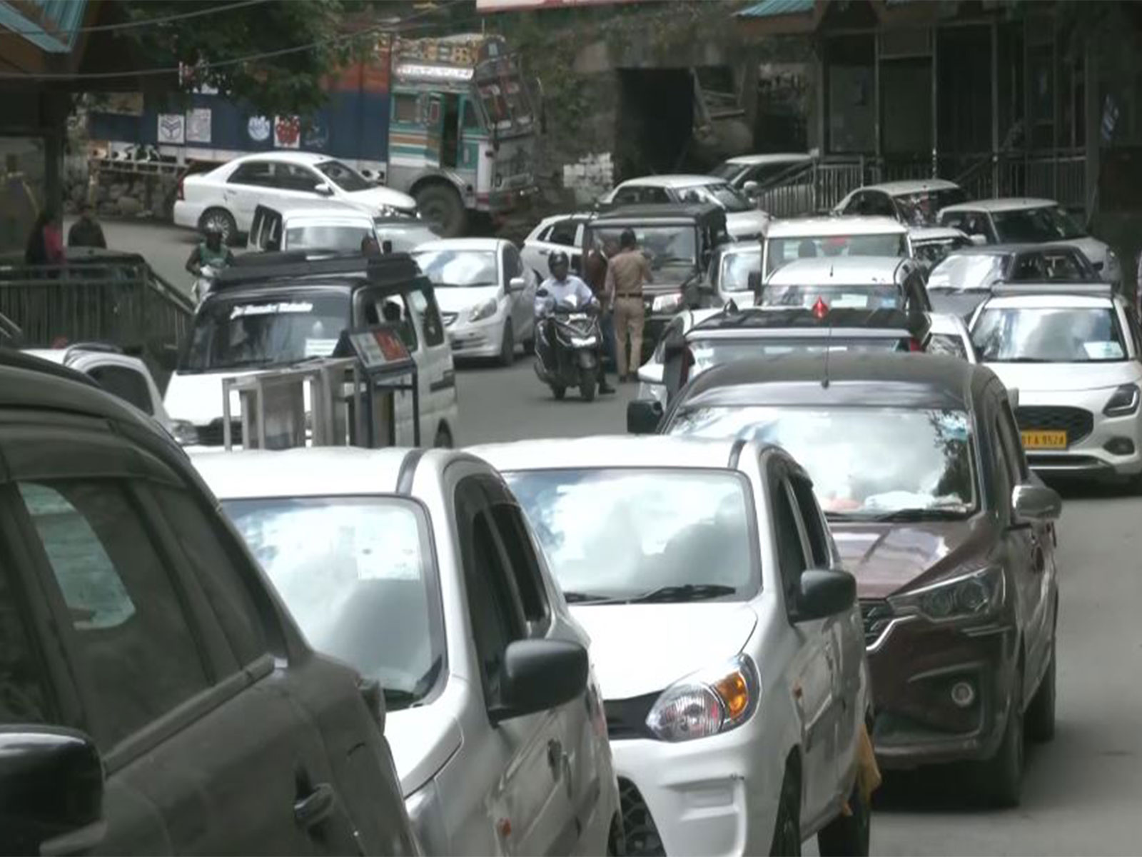 Visual of traffic in Shimla (Photo/ANI)