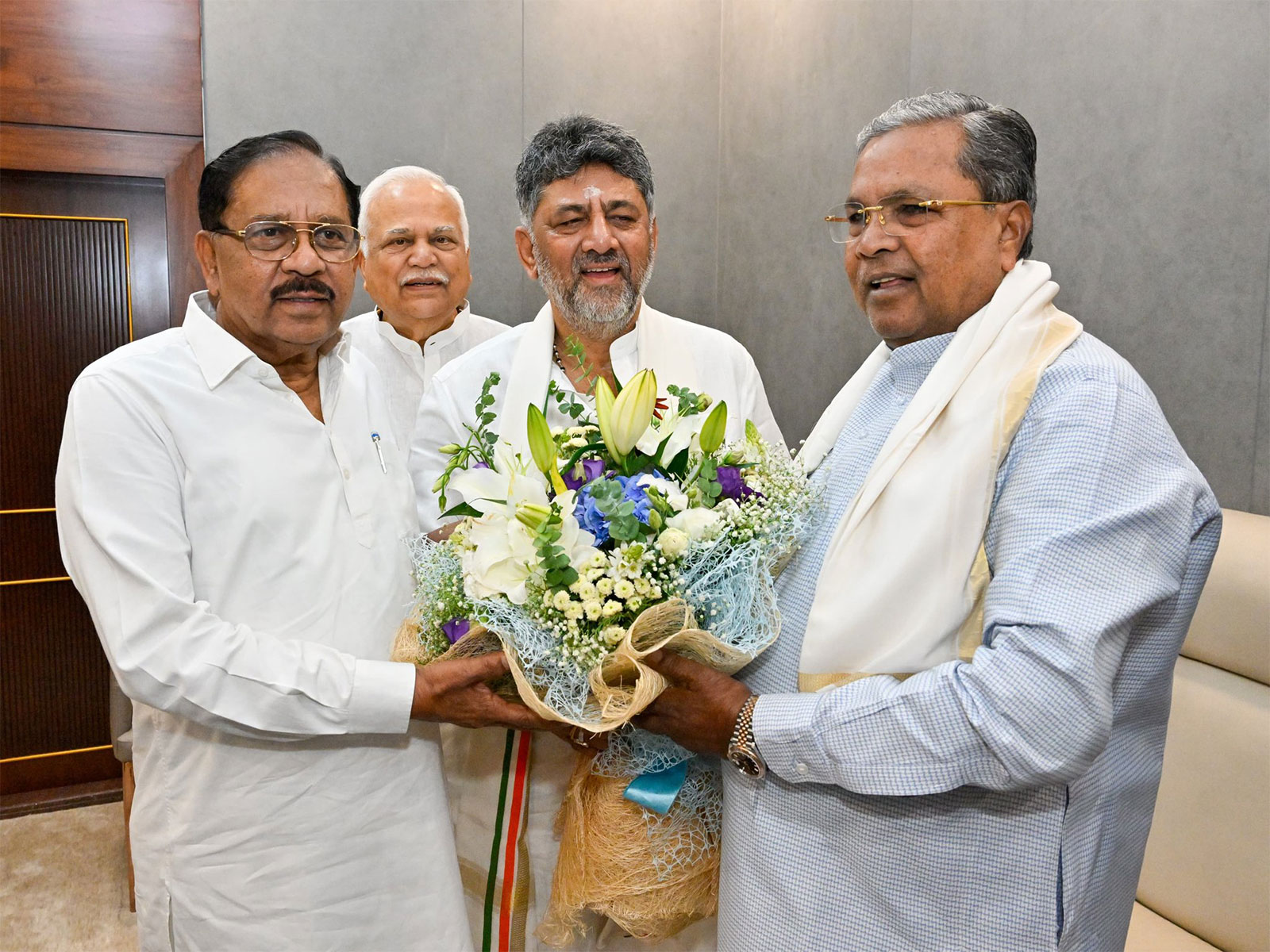 G Parameshwara, CM-Designate DK Shivakumar with Siddarmaiah (Photo/X/@siddaramaiah)