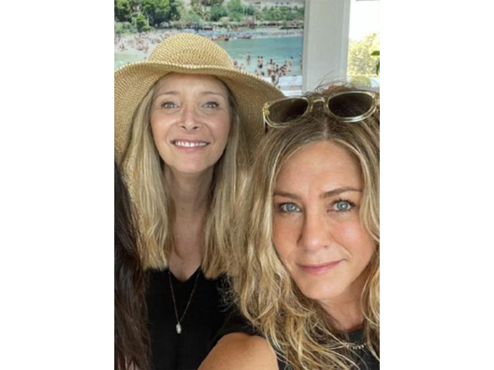 Jennifer Aniston and Lisa Kudrow (Image source: Courteney Cox's Instagram)