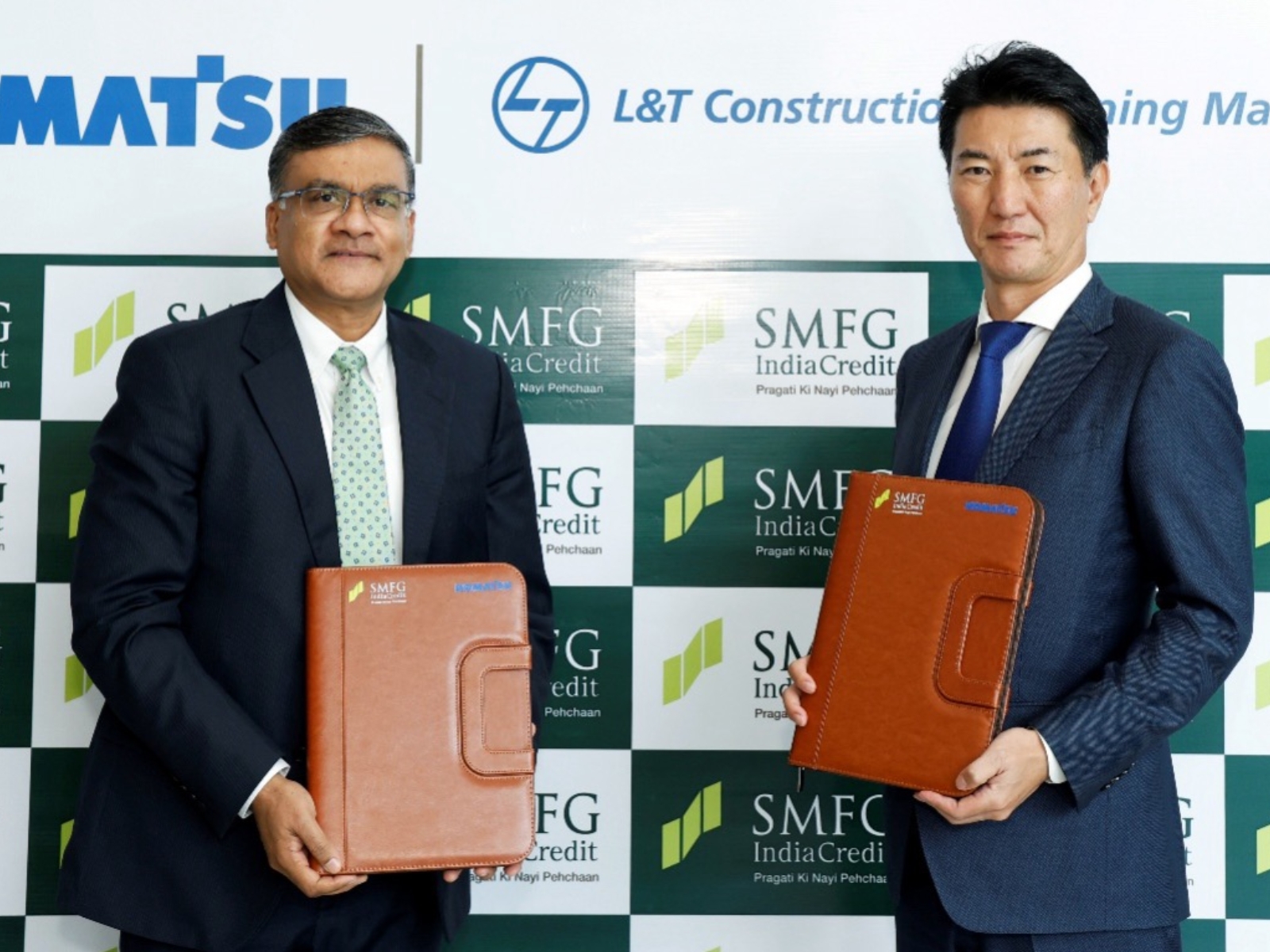Mr. Ravi Narayanan, CEO & MD, SMFG India Credit Company Limited with Mr. Nobukazu Takeuchi, MD, Komatsu India Private Limited