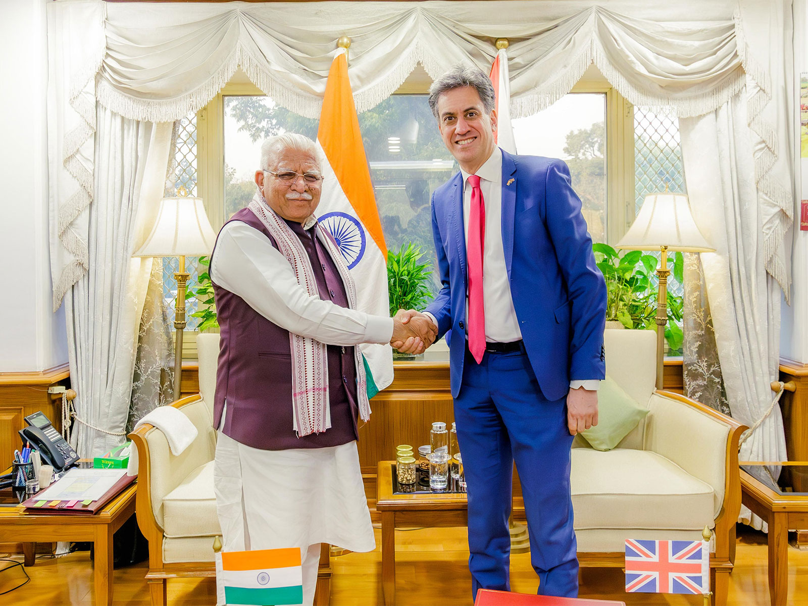 Manohar Lal, India's Union Minister of Power and Housing and Urban Affairs, and Ed Miliband, the UK Secretary of State for Energy Security (Photo: X@UKinIndia)